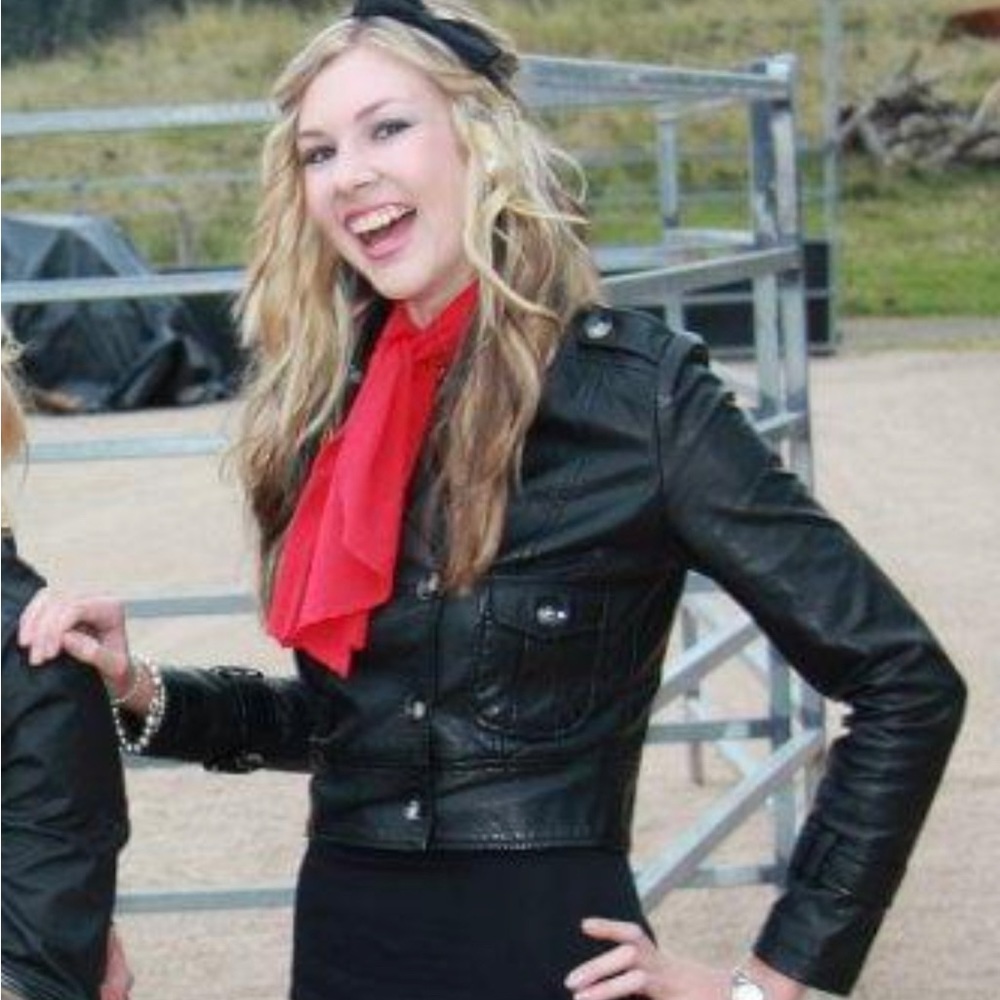 Meet your Posher, Kara